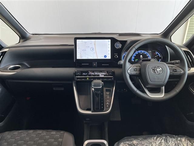 Toyota VOXY HYBRID 2023-10 24862-2