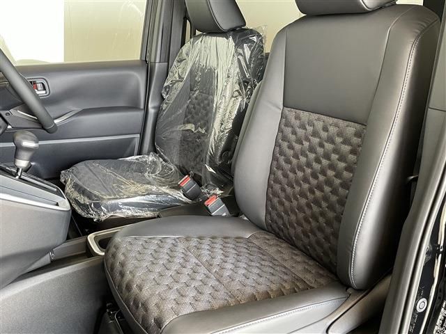 Toyota VOXY HYBRID 2023-10 24862-23