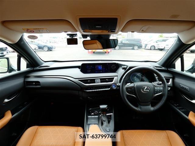 Lexus UX 2021-06 354377-4