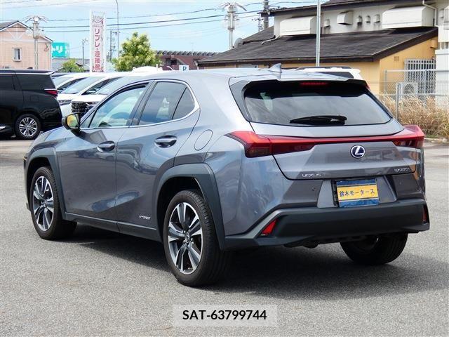 Lexus UX 2021-06 354377-3