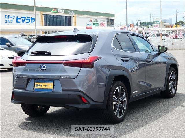 Lexus UX 2021-06 354377-2