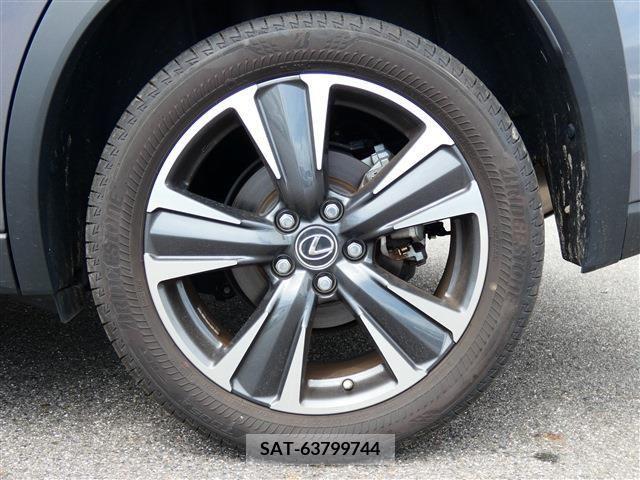 Lexus UX 2021-06 354377-22