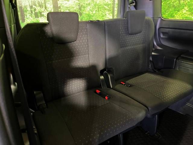 Toyota VOXY 2018-11 196033-9