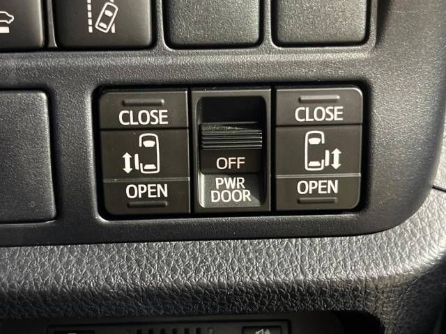 Toyota VOXY 2018-11 196033-5