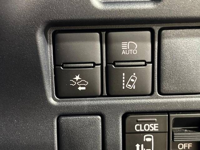 Toyota VOXY 2018-11 196033-4