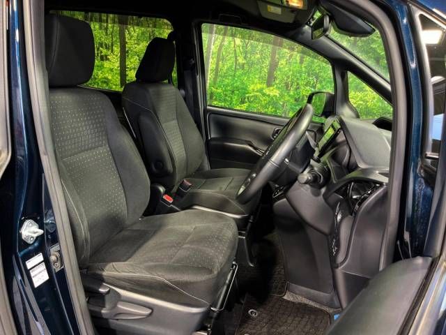 Toyota VOXY 2018-11 196033-7