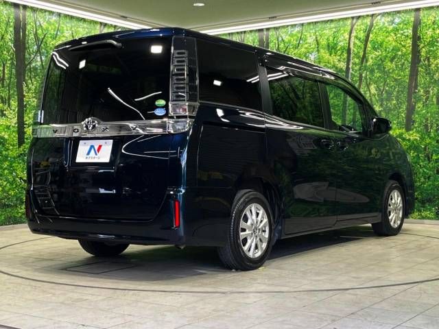 Toyota VOXY 2018-11 196033-17