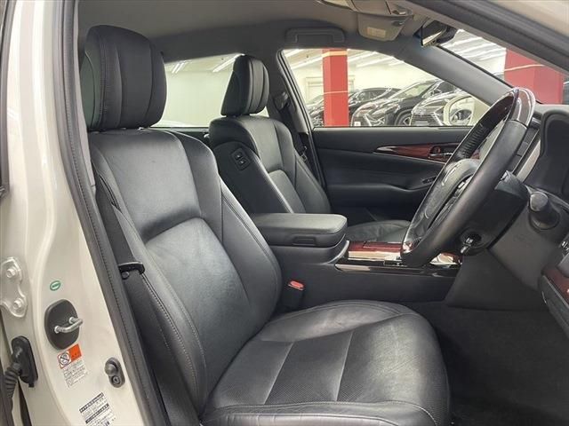 Toyota CROWN MAJESTA 2015-02 12414-19