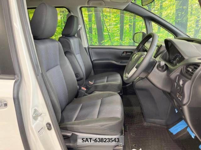 Toyota VOXY 2015-11 377687-8