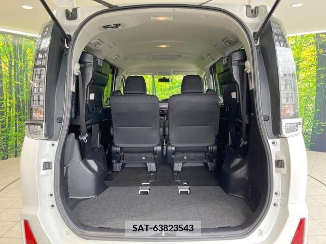 Toyota VOXY 2015-11 377687-11