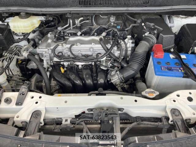 Toyota VOXY 2015-11 377687-19