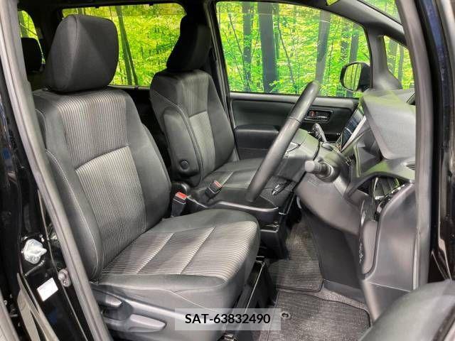 Toyota VOXY 2019-03 222703-8