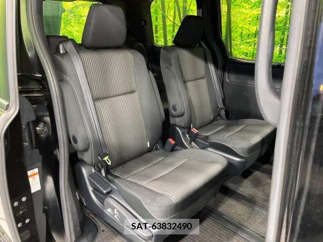 Toyota VOXY 2019-03 222703-9