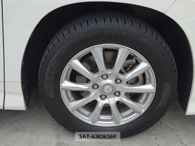 Toyota NOAH 2022-03 332200-14