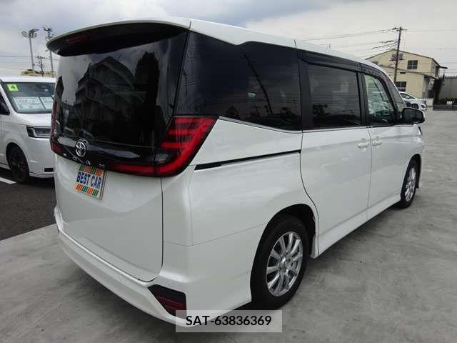 Toyota NOAH 2022-03 332200-7