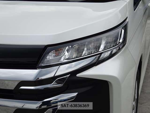 Toyota NOAH 2022-03 332200-3
