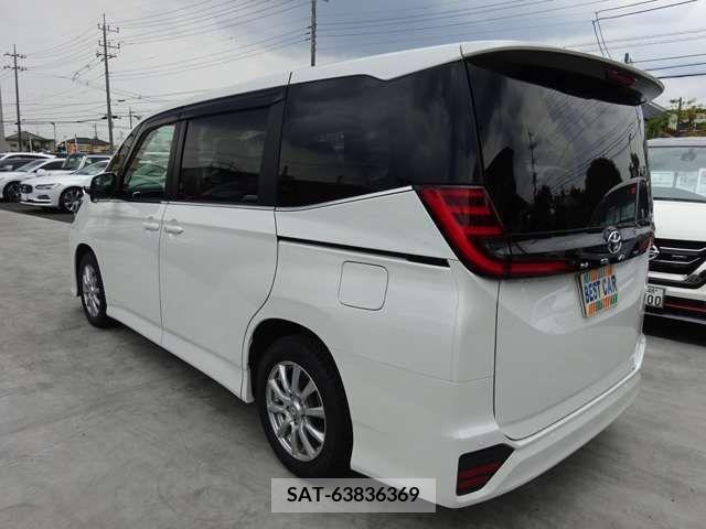 Toyota NOAH 2022-03 332200-2