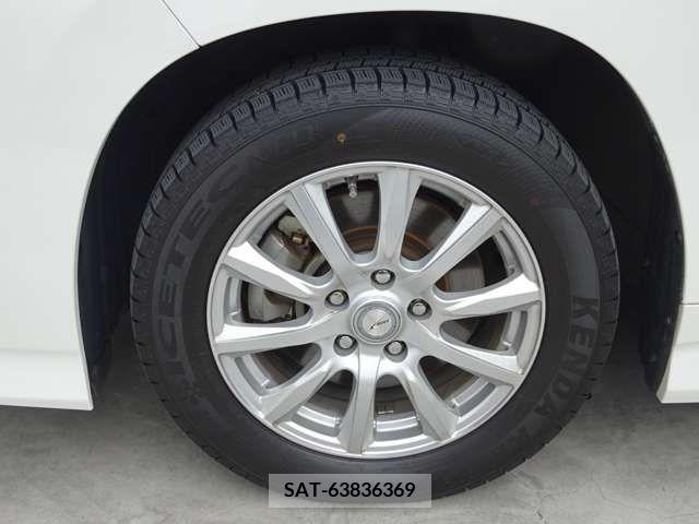 Toyota NOAH 2022-03 332200-11