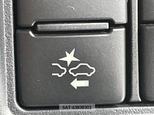Toyota ESQUIRE 2018-08 390664-4