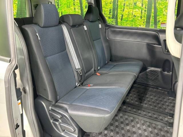 Toyota VOXY 2017-12 21187-8