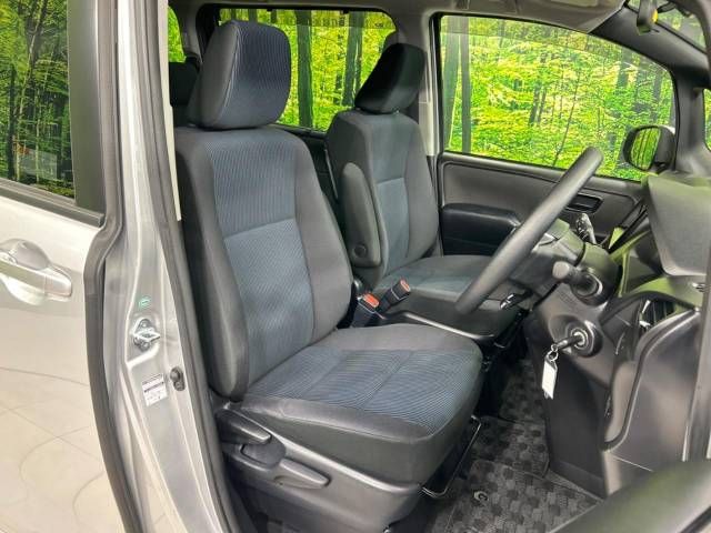 Toyota VOXY 2017-12 21187-7