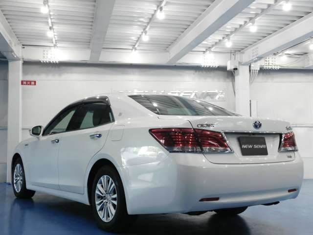 Toyota CROWN SEDAN 2014-10 185042-1