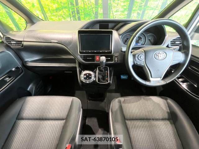 Toyota VOXY 2017-09 370445-1