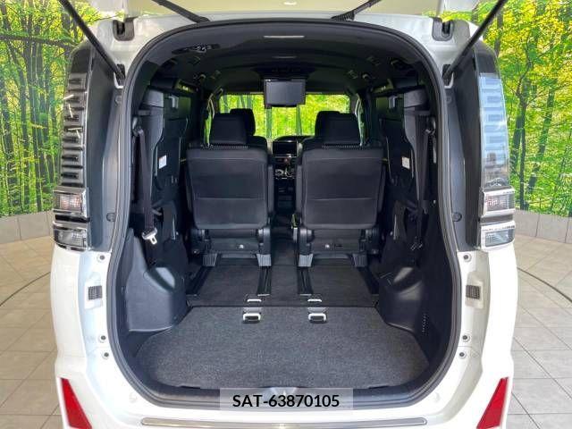 Toyota VOXY 2017-09 370445-11