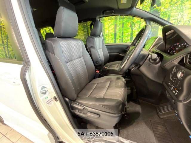 Toyota VOXY 2017-09 370445-8