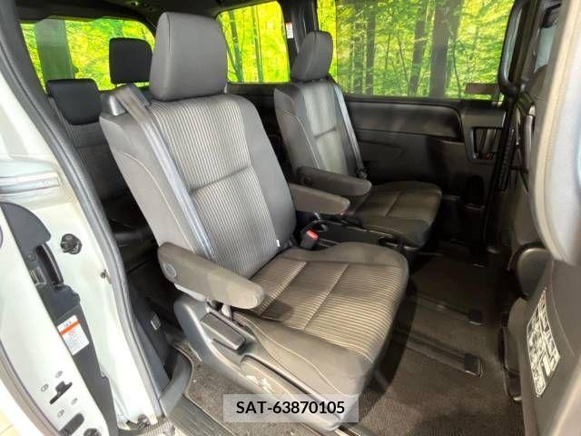 Toyota VOXY 2017-09 370445-9