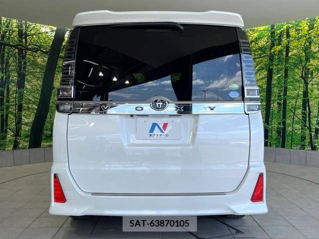 Toyota VOXY 2017-09 370445-16