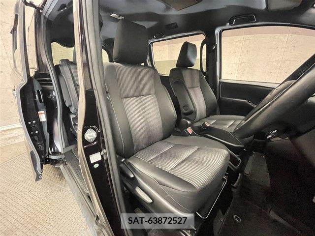 Toyota VOXY HYBRID 2017-09 370571-3