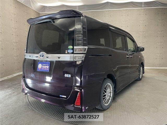 Toyota VOXY HYBRID 2017-09 370571-1