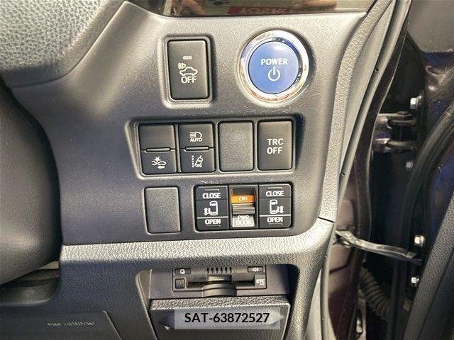 Toyota VOXY HYBRID 2017-09 370571-11