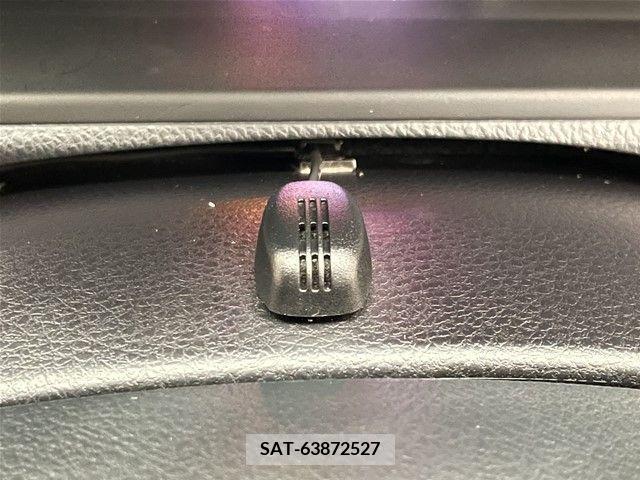 Toyota VOXY HYBRID 2017-09 370571-9