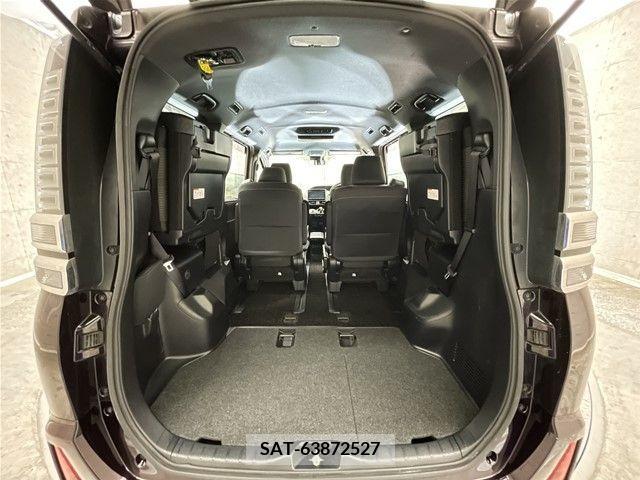 Toyota VOXY HYBRID 2017-09 370571-8