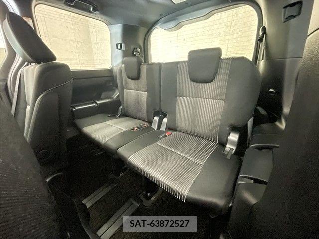 Toyota VOXY HYBRID 2017-09 370571-7