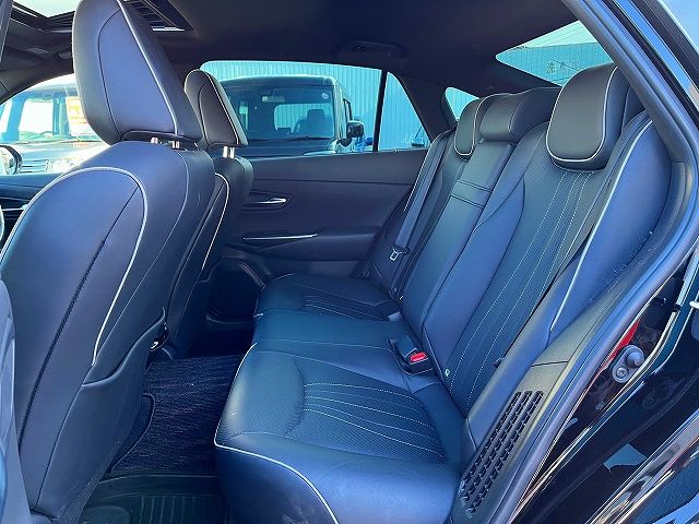 Toyota CROWN SEDAN 2018-10 196235-12