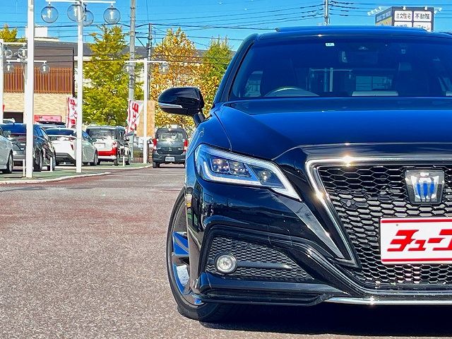 Toyota CROWN SEDAN 2018-10 196235-25