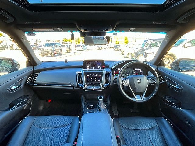 Toyota CROWN SEDAN 2018-10 196235-1