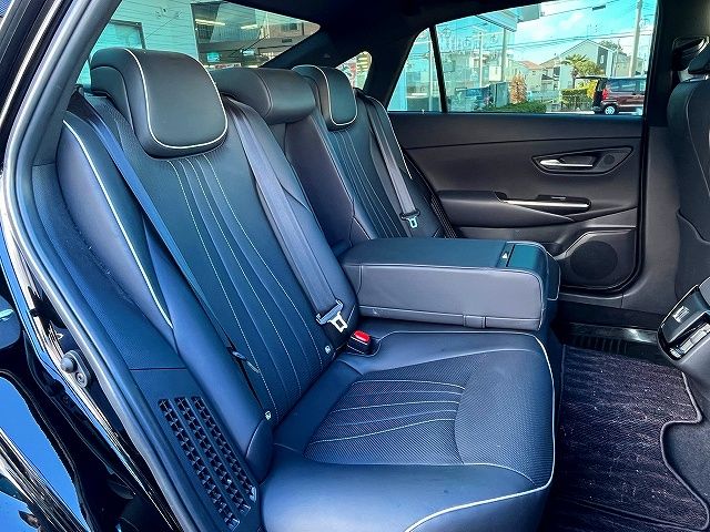 Toyota CROWN SEDAN 2018-10 196235-3