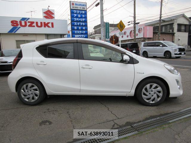 Toyota AQUA 2015-02 260287-7