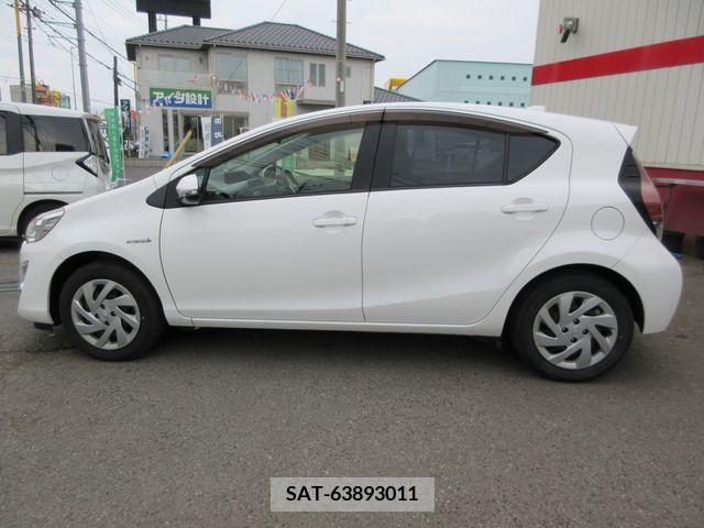 Toyota AQUA 2015-02 260287-6