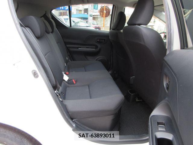 Toyota AQUA 2015-02 260287-11