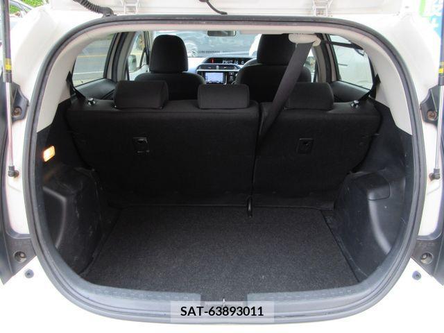 Toyota AQUA 2015-02 260287-13