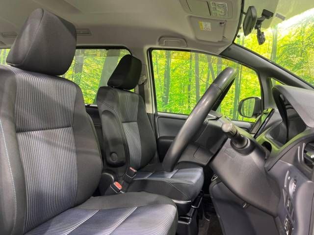 Toyota VOXY 2014-03 186379-7