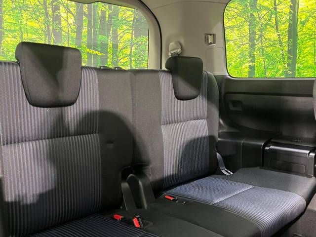 Toyota VOXY 2014-03 186379-9