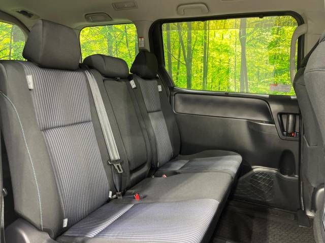 Toyota VOXY 2014-03 186379-8