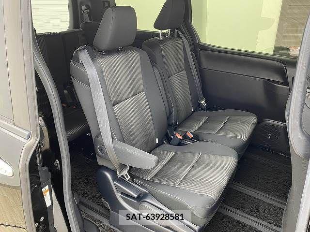 Toyota VOXY 2019-03 346040-9