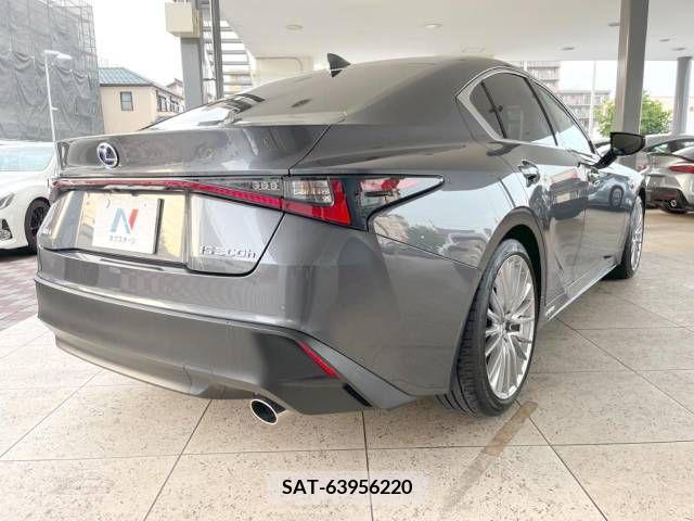 Lexus IS 2021-10 354116-17